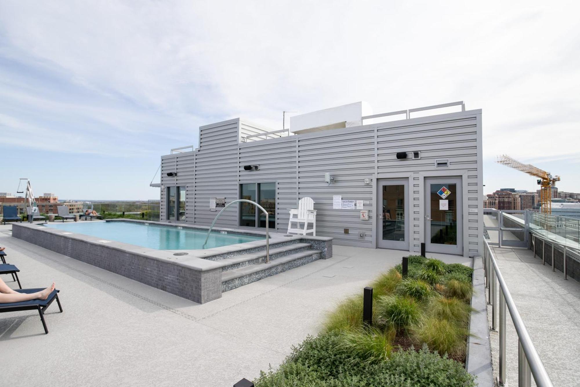 Stylish Condo At Clarendon With Rooftop Views Arlington Exterior foto